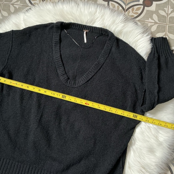 Free People Oversized Scoop Neck Sweater Size Large - Picture 4 of 6